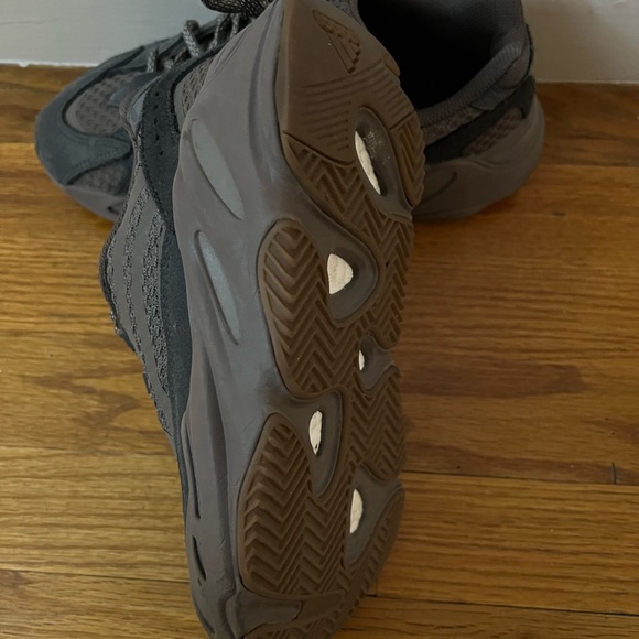 Yeezy 700 v2 Mauve - Picture 12 of 13